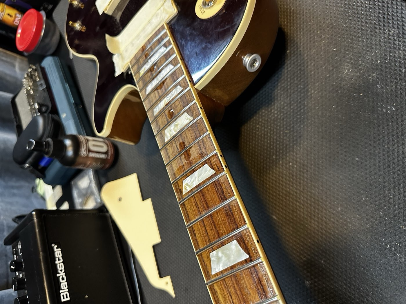 Hidratación del diapasón de una Les Paul con aceite de limón