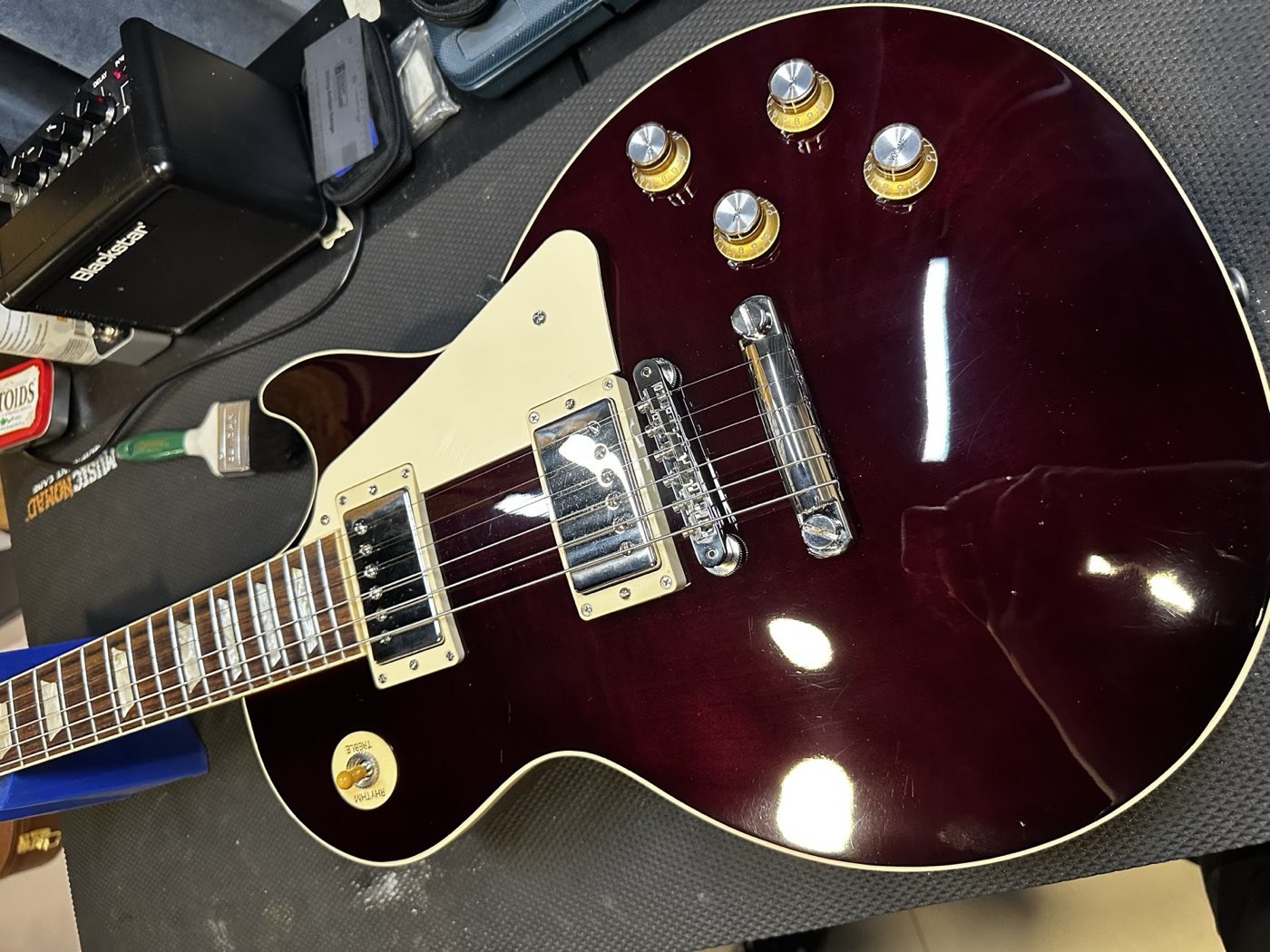 Les Paul armada y lista para entregar